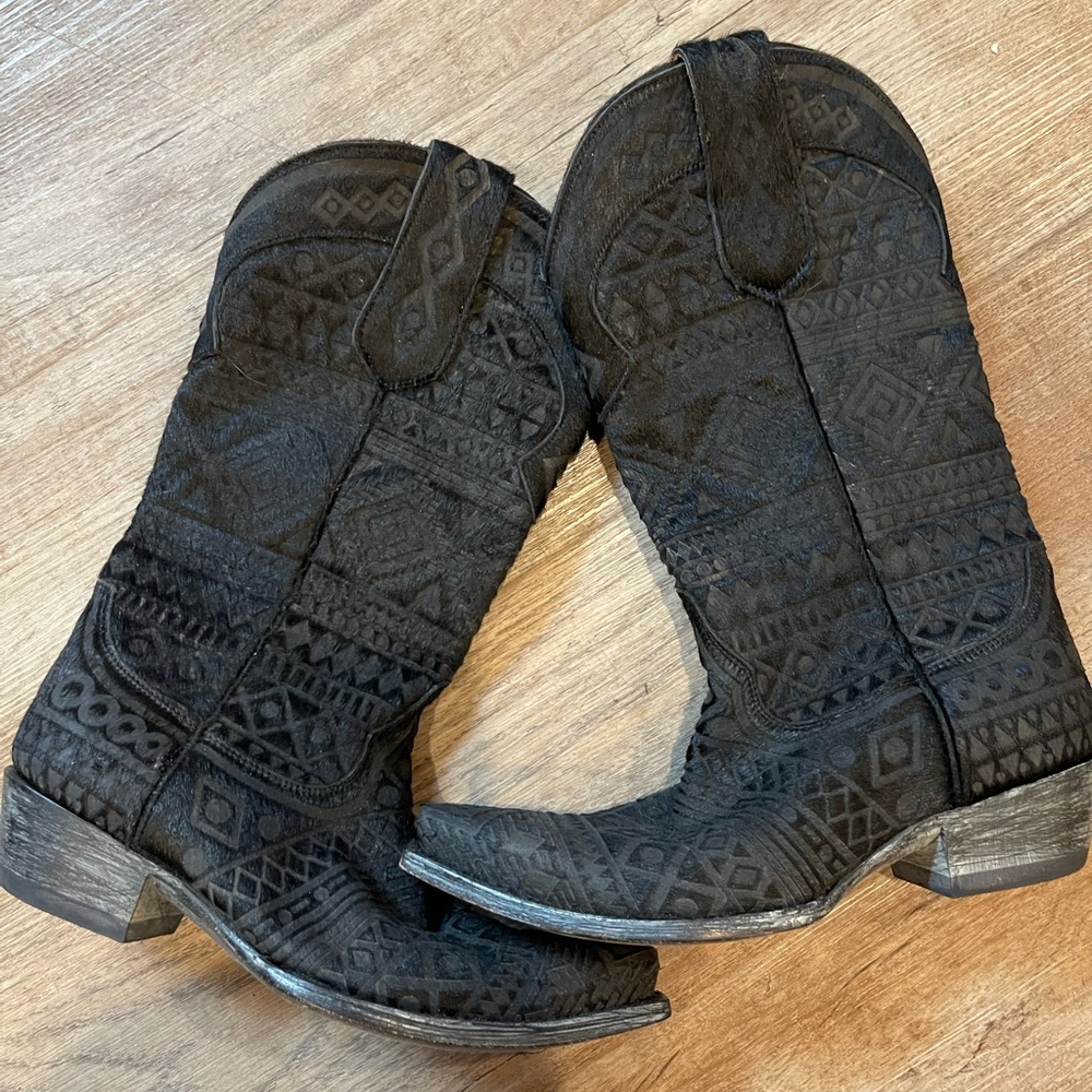 𝑫𝑶𝑼𝑩𝑳𝑬 𝑫 𝑹𝑨𝑵𝑪𝑯  ‘ 𝓩𝓸𝓻𝓲𝓵𝓵𝓪'   𝒃𝒍𝒂𝒄𝒌 𝒘𝒆𝒔𝒕𝒆𝒓𝒏 𝒃𝒐𝒐𝒕𝒔